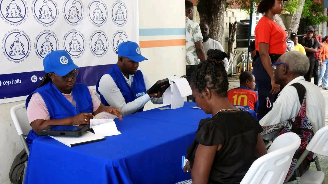 Centrealaune's tweet photo. 🇭🇹 Ayiti | 6,4 milyon Ayisyen deja genyen yon kat idantifikasyon nasyonal, dapre baz done ONI. Men, malgre sa, sèlman 282 000 moun ta deja enskri pou eleksyon 13 desanm 2026 la, apre prèske yon mwa depi pwosesis enskripsyon an kòmanse. https://t.co/aI59uSS91u