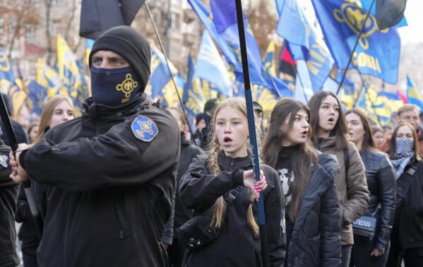 WarNewsPL1's tweet photo. 🇺🇦🇷🇺🇵🇱
❗️Czyżby szykowała się jakaś prowokacja?

Główne rosyjskie agencje informacyjne twierdzą, że skrajnie prawicowe ukraińskie grupy zaczynają organizować polowanie na obywateli Polski przebywających na Ukrainie.

Według rosyjskich mediów (https://t.co/IUuIKcGTUd. Agencji TASS) obecnie tworzone są "grupy patrolowe", które od mieszkańców, za pośrednictwem specjalnych czatów, otrzymują informacje o lokalizacjach i współrzędnych geograficznych Polaków przemieszczających się po ukraińskich miastach. 

❗️Zaznaczmy, że Rosjanie aktywnie włączają się w podsycanie nienawiści pomiędzy Polakami a Ukraińcami.