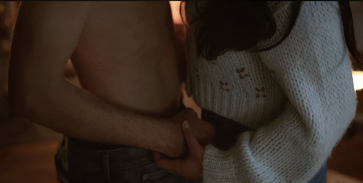 kdramawriterAo3's tweet photo. That's right, they're both looking at Conrad's snatched waist (wtf) https://t.co/w0rRRBGm7d