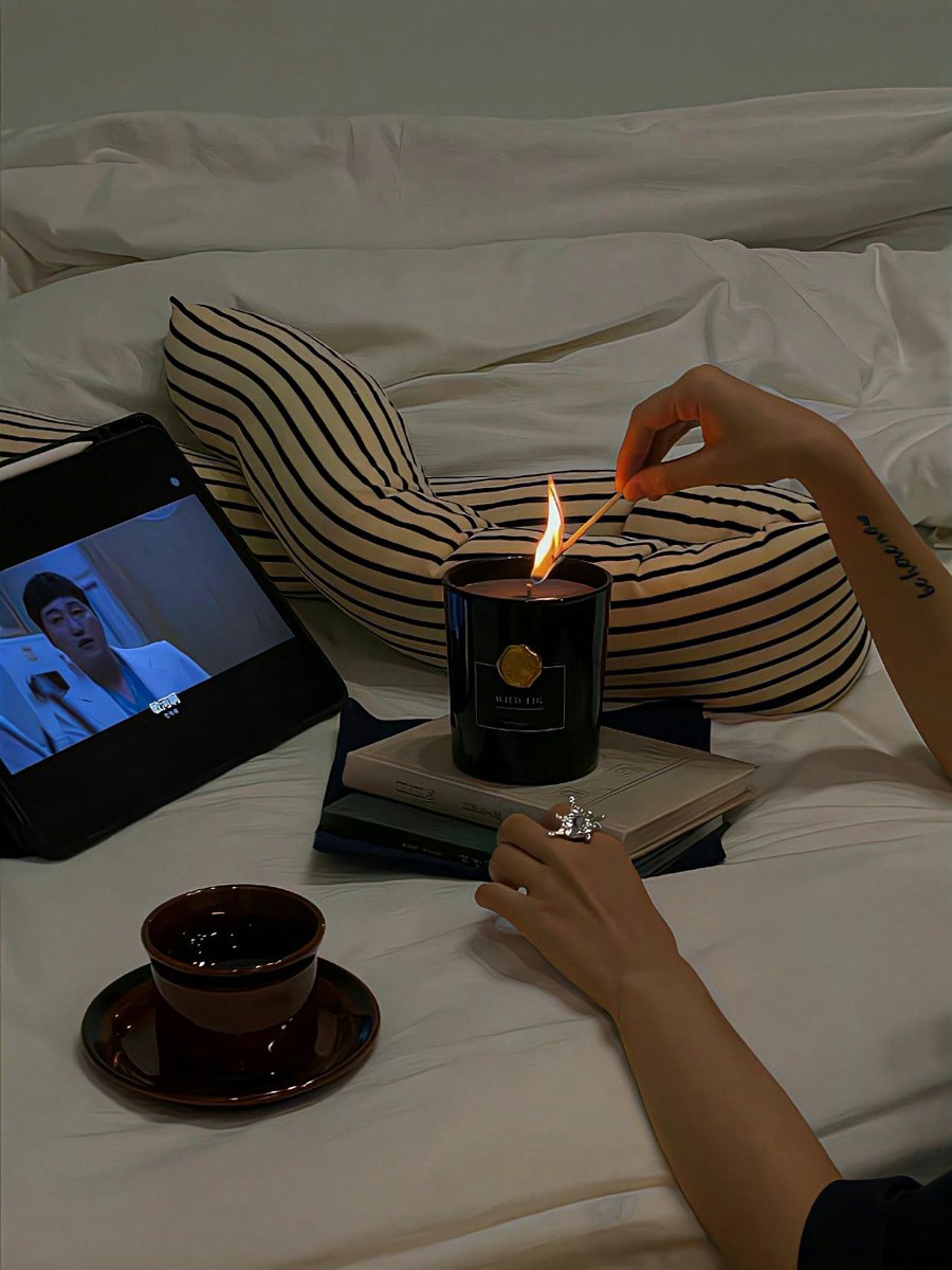 1000_essam's tweet photo. Chilling with a cold iced latte and my favorite playlist on the sofa—this slow, sun-dappled afternoon is exactly what I needed to recharge. https://t.co/1RfUDkkKZI