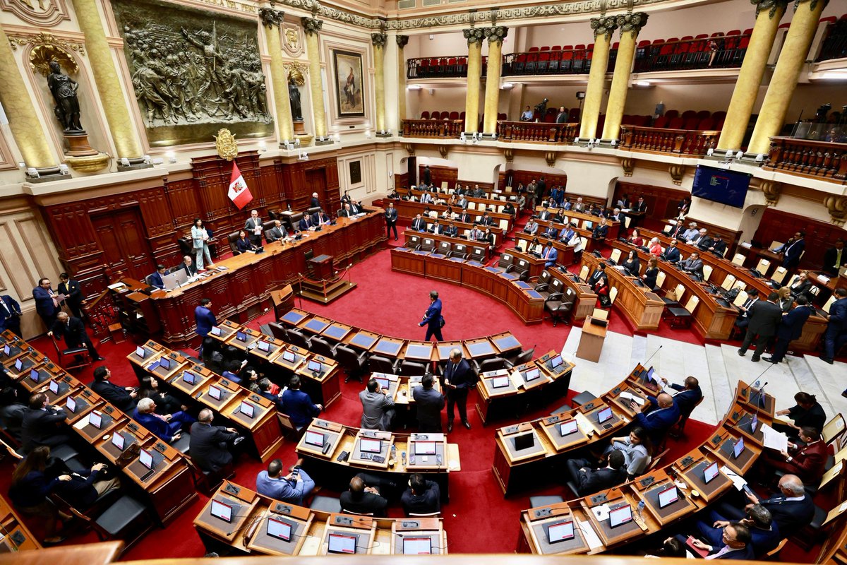 AndreaPasmay's tweet photo. La presidenta de #Perú, Keiko Fujimori, se reúne con el gabinete ministerial liderado por Luis Galarreta, previo a su presentación ante la Cámara de Diputados del Congreso, donde expondrá la política general del Gobierno y las principales medidas que requiere su gestión. https://t.co/1aGs2bJeat