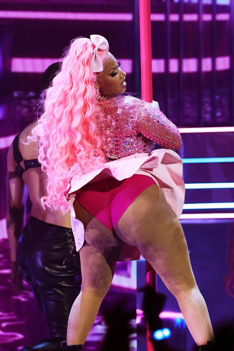 oakdeanks's tweet photo. Since yall talking about old songs pushing numbers let me give yall numbers . @iamcardib Am I the drama sits with 4.9 billion streams . If you combine @NICKIMINAJ last 2 albums queen and pink friday 2 album togther it's 4.7 billon stream ! Don't play with cardi b https://t.co/cooq3em48Y