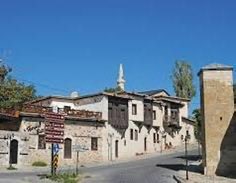 mkulunk's tweet photo. ELAZIĞ: ANADOLU’NUN SOSYOLOJİK TAPUSU OLAN ŞEHİRLERİMİZDENDİR

Elazığ, Anadolu’nun Sosyolojik Hafıza şehirlerimizden birisidir

Elazığ, Anadolu’nun sosyolojik olarak tapusu niteliğindeki şehirlerimizden biridir. Çünkü devletleri ve imparatorlukları ayakta tutan güç, tek başına ekonomik ya da siyasal güç değildir. Devletleri uzun ömürlü kılan asıl unsur; insandan başlayan, aileyle devam eden, toplumla bütünleşen ve ortak değerler etrafında şekillenen güçlü bir sosyolojidir.