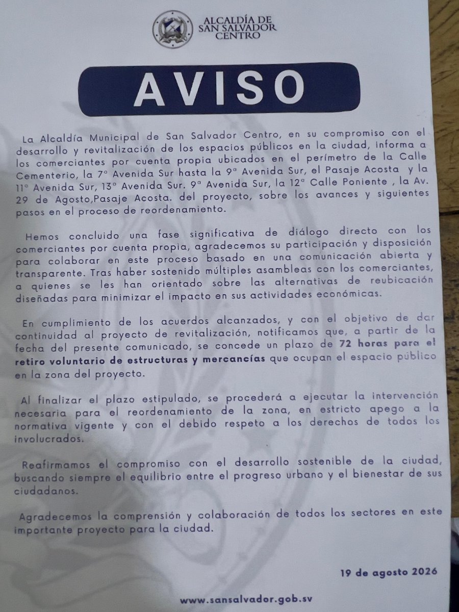 CroniGuanacas's tweet photo. EXCLUSIVA | Las cientos de familias que desde hace décadas venden en los costados poniente, sur y oriente del mercado Central de San Salvador ya han sido notificadas por escrito de que tienen hasta este fin de semana para desalojar los sectores que he marcado en rojo en el mapa. https://t.co/awK6g8DCic