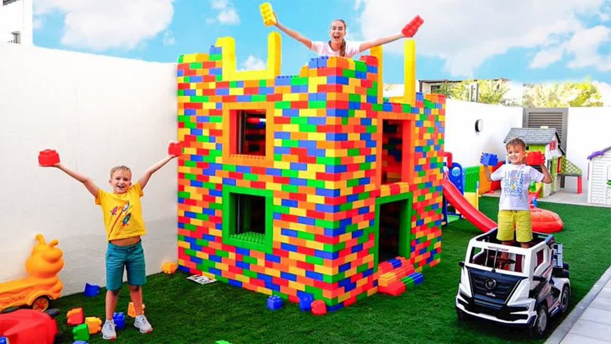 Tammysalyer5's tweet photo. Building block castle time with my little adventurer  Every block stacked = a big smile I’ll never forget! https://t.co/98Erqleeho