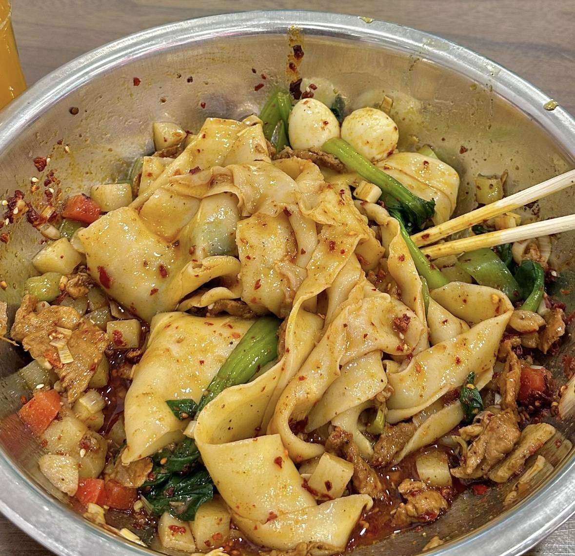 rizza_022's tweet photo. Just found the coziest hidden noodle shop in town! Hand-pulled biangbiang noodles with spicy pork sauce Chef’s kiss 10/10 would come back daily. https://t.co/ldC7RZcBQG