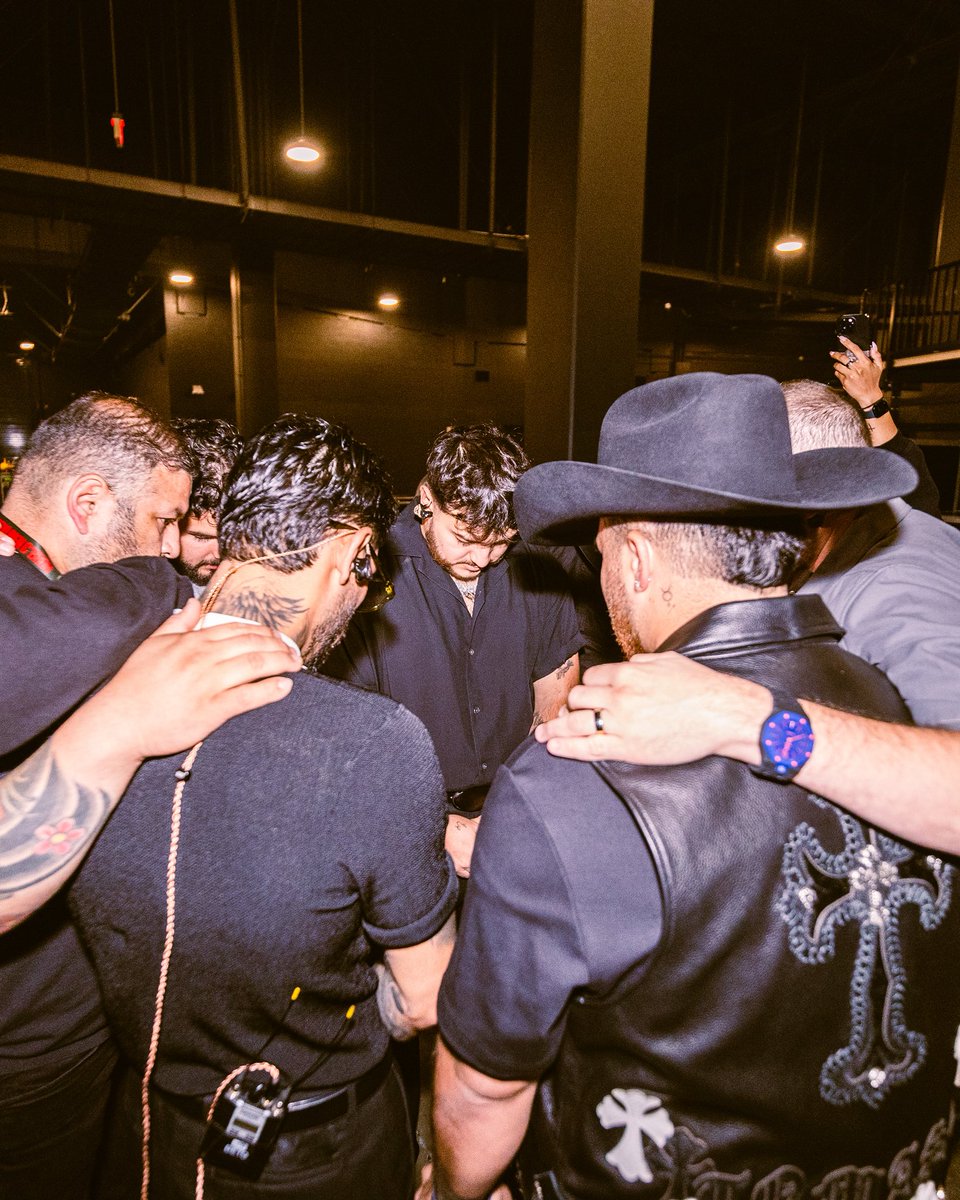 IntuitDome's tweet photo. Throwback to backstage with Grupo Frontera!

(📸: Jess Lee) https://t.co/IBDqihU2om