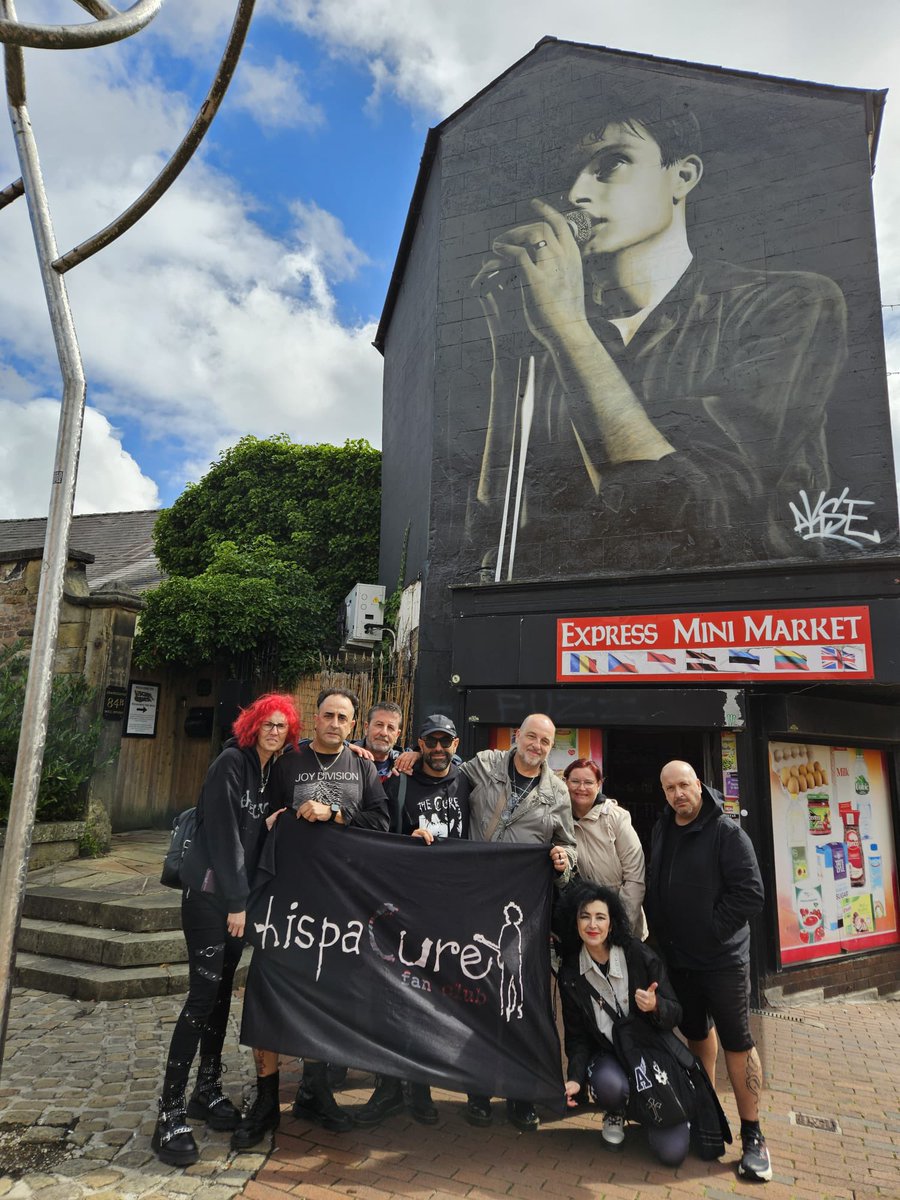 hispacure's tweet photo. 🇪🇸 Primeros fans de @hispacure llegando a Manchester para el show de @thecure y visitando lugares emblemáticos de la ciudad !
#thecurespain
#thecureespaña
#thecuremanchester
@RobertSmith @RogerODonnellX @reevesgabrels @jasontoopcooper @EdVGallup @CraigatCoF @UniversalSpain https://t.co/mPHysbEsMe