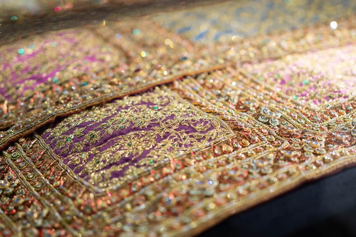 Thaidefend's tweet photo. ผ้าทรงสะพัก งานปักSiamese Embroidery 
และการนุ่งยกห่มตาด ที่สยามรักษาไว้อย่างดี ไม่ได้มีแค่ชุดแต่งงานนิ่มๆเท่านั้น โอ้วววว  
ทำยังไงก็ไม่สามารถชนะเสียมได้เลย https://t.co/LEyYmLbdTu