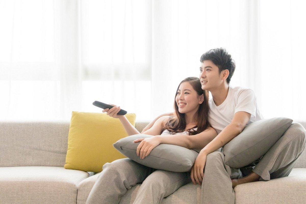 teacher4377's tweet photo. Spent the entire afternoon lazing on the sofa, stealing bites of his ice cream and laughing at his bad movie picks. Perfect quiet chaos with my favorite person. https://t.co/fvTlIb4Bac