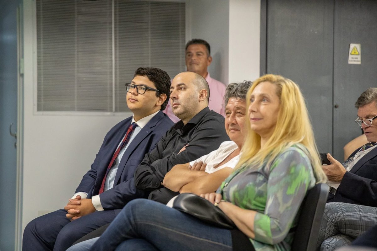 lariojainforma1's tweet photo. @halconada Acá lo tenés al @ElTrumpista y @FerCerimedo_ok con @KarinaMileiOk sentados juntos pero ellos dicen que no lo conocen 😂 https://t.co/kKEoYWrdlE