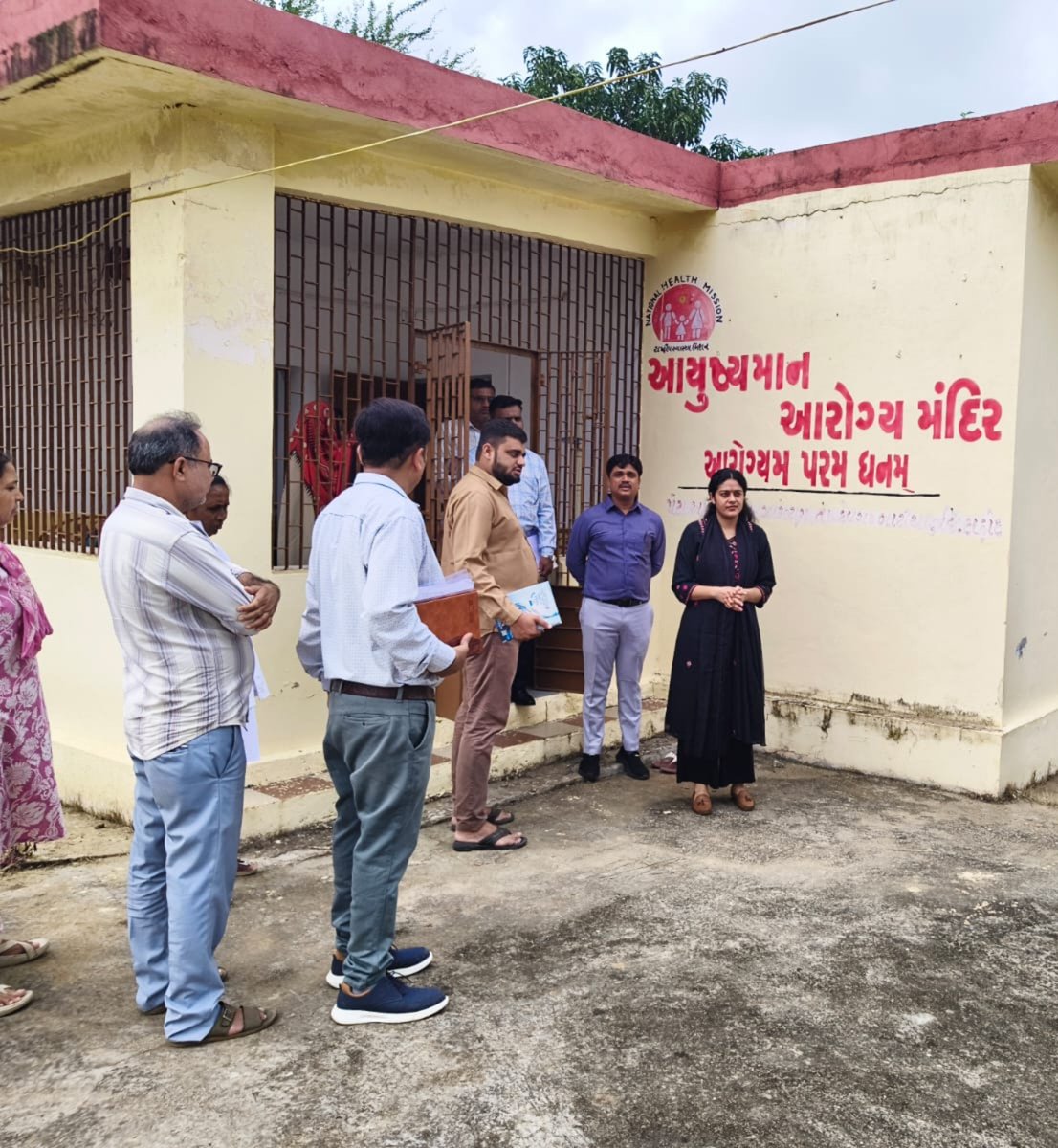 CollectorDahod's tweet photo. દાહોદ જિલ્લાના દેવગઢબારીયા તાલુકાના જામરણ ગામે આવેલ આયુષ્માન આરોગ્ય મંદિર અને આંગણવાડી કેન્દ્રની મુલાકાત લેવામાં આવી. @CMOGuj   @revenuegujarat https://t.co/nCb2lWWR32