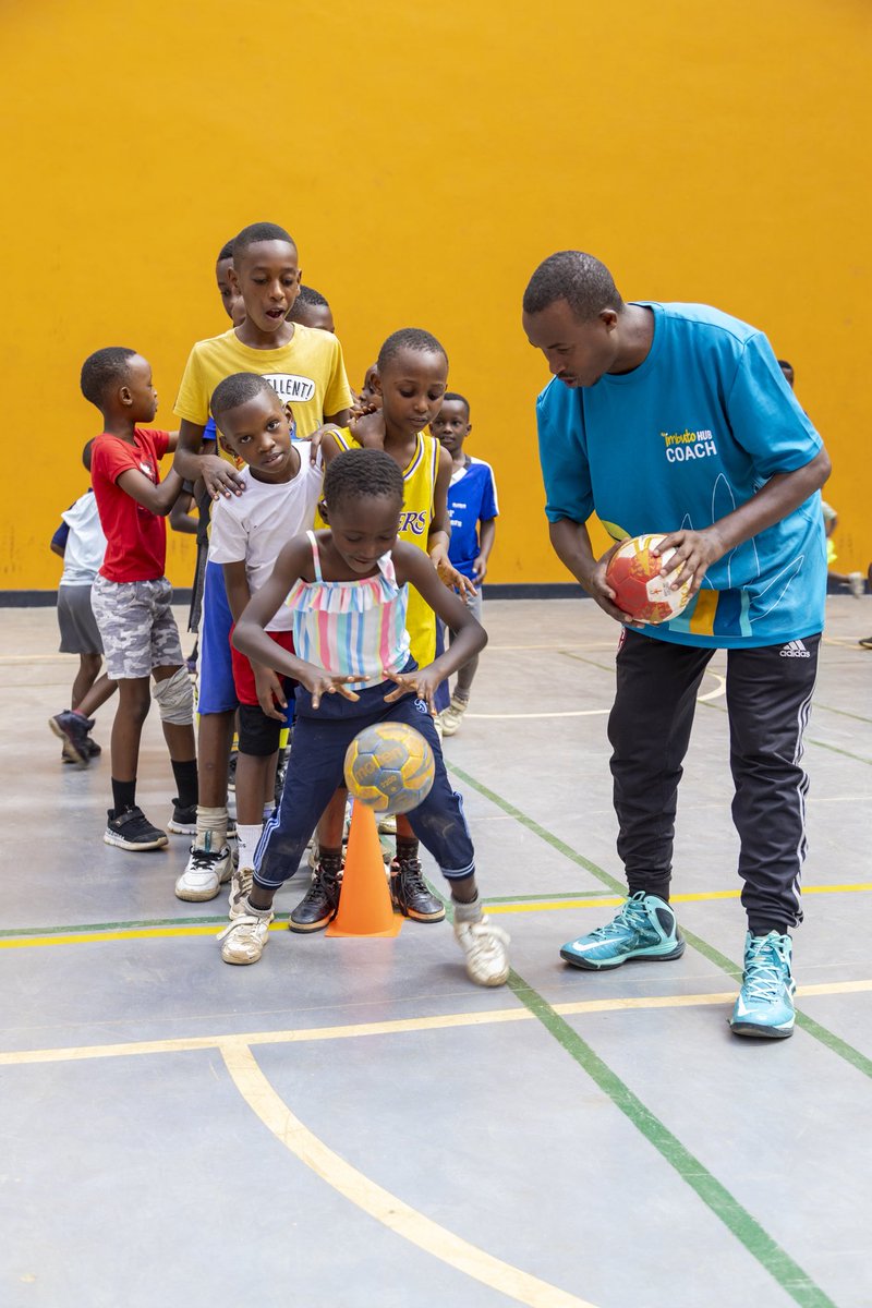 ImbutoHubsRw's tweet photo. Holiday mode: ON! 🤾🏾‍♀️🔥

The energy is high at @Yego_Kimisagara , where kids are spending their holidays on the handball court, playing hard, learning new skills, making friends &amp;having a lot of fun!

Because every child deserves a space to play, learn, grow&amp;enjoy their holidays! https://t.co/u6PphAjLtA