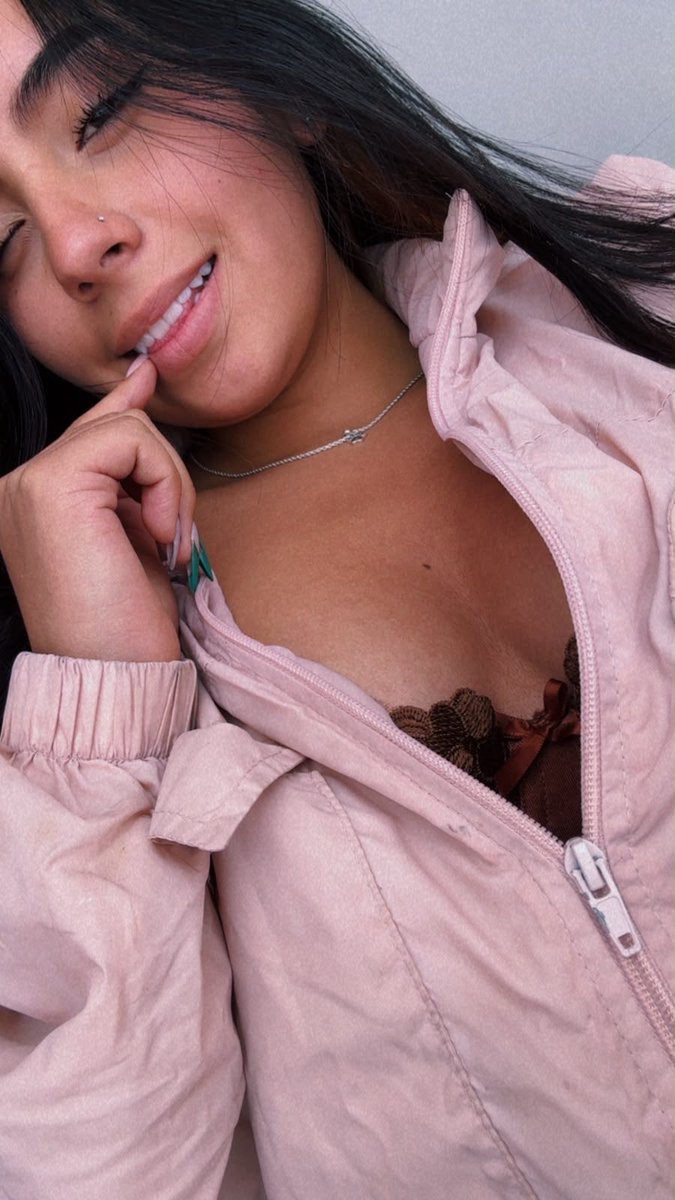 Angelamoxxy's tweet photo. Like what you see? 😈🔥
Caught in a tempting little moment… biting my finger and wondering if you can resist me. 💋👀

Come see me live and find out what else I have in store… 😏

👉 https://t.co/TqIAqolUvd

#SpecialShow #Webcam #Sexy #Seductive #Temptation #Hot #Angela https://t.co/44i8ybFO9o