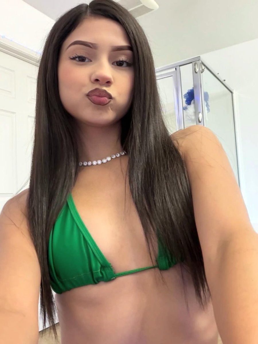 SabrinaCakey's tweet photo. Pathetic isn’t enough to describe you. 💟💟🐋🐋🌸🌸

#gfe #tasks #findom #sesh #bratty #facetime #cbt #bwno #cuck #whiteboy #beta #roleplay https://t.co/NFQePslO0N