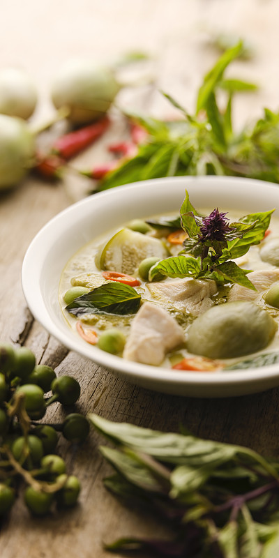 PattynHugo's tweet photo. Craving bold global flavors Tried our new Thai basil green curry tonight—creamy, spicy, packed with fresh kaffir lime leaves! ， https://t.co/32FYwgJxis