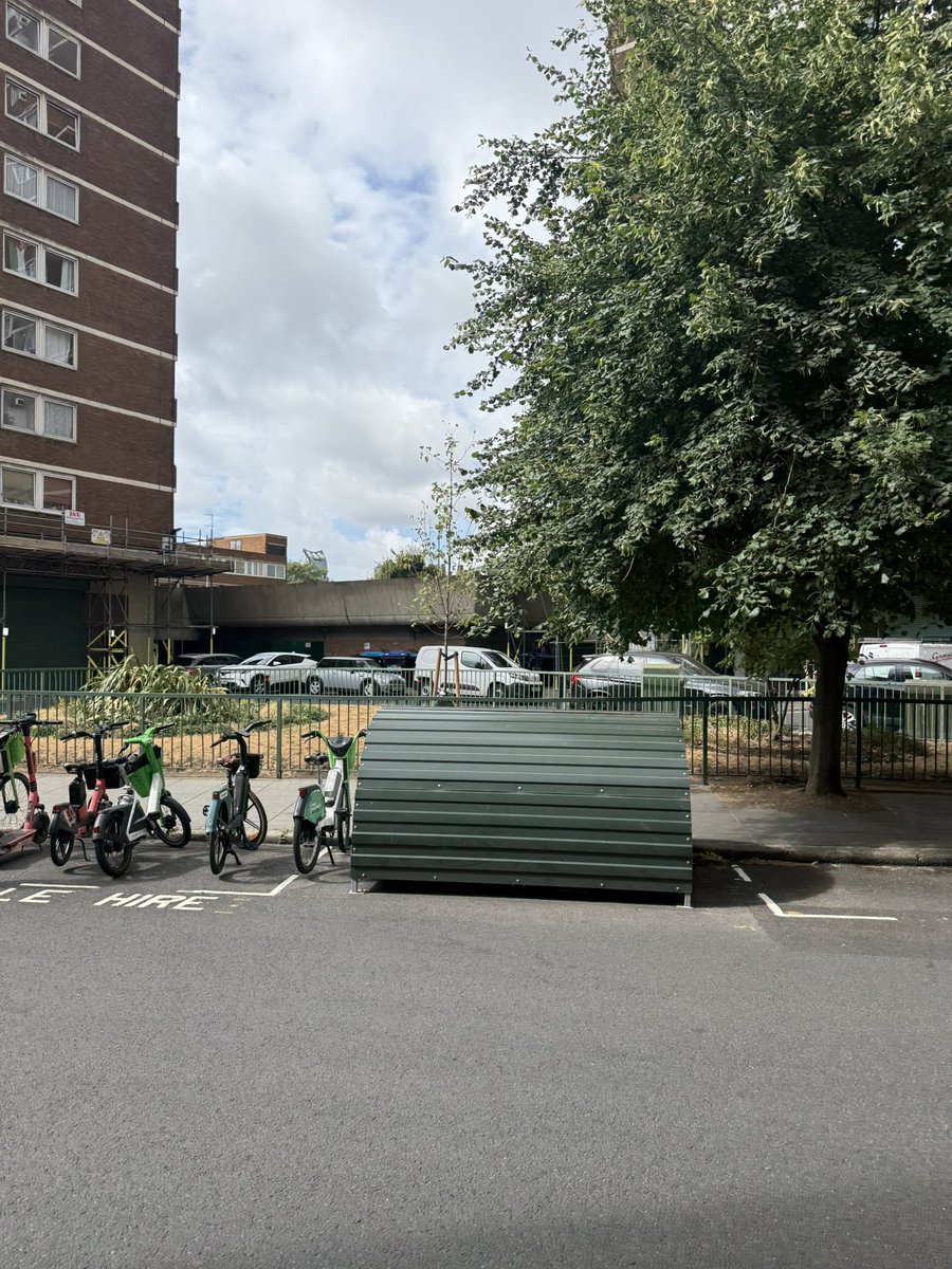 adamtranter's tweet photo. Three different uses of kerbside space shown in one street:

10 bike share spaces, 6 private cycle parking spaces or parking for just one private car.

Transport is about moving as many people as efficiently and sustainably as possible; parking should be prioritised accordingly. https://t.co/FEPi4TLqEu