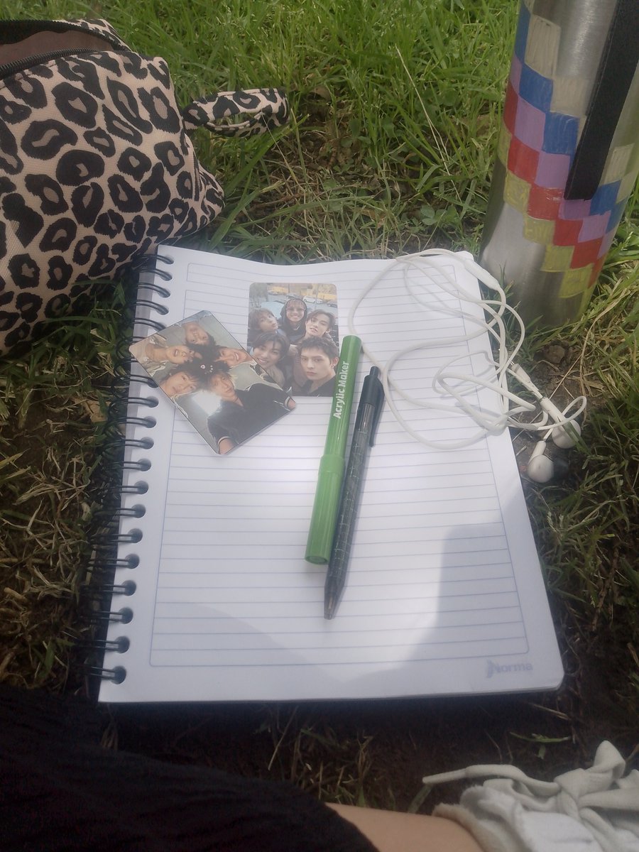 Nickiiboot's tweet photo. No hice la tarea de Análisis Historiográfico porque me puse a ver Au's de los Cortis en el TikiTiki JAJAJAJAJA #Saquenmedelauni https://t.co/TUVuiTTvcr