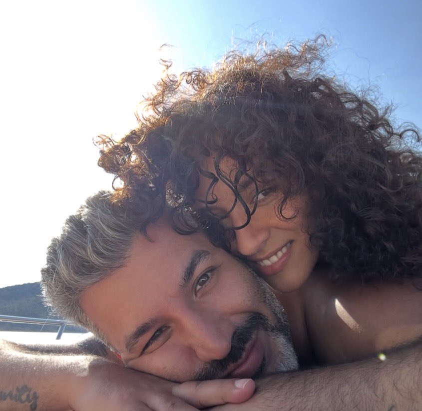 gossipmagazinn's tweet photo. Gizem Kaya’nın, Zeybik ile Zeynep Bastık hakkında yaptığı yazışmalar ifşa oldu.

• Zeybik’in, “Bileklerini dikine kesiyordur” şeklindeki ifadesine Gizem Kaya’nın, “Bence Zeynep kesiyordur” diye yanıt verdiği görüldü. https://t.co/zgZgIFUaiG