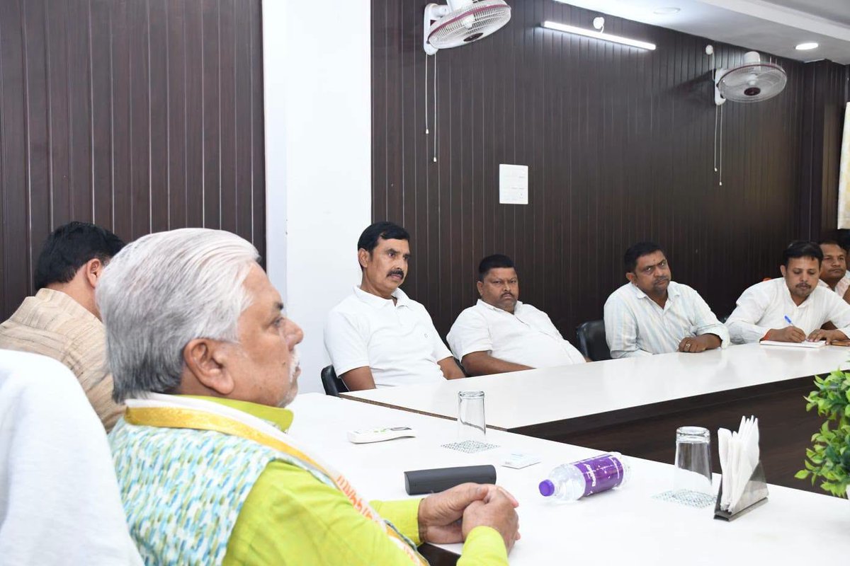 DrPremKrBihar's tweet photo. आज जिला अतिथि गृह में डीडीसी गया, जीविका एवं खेल तथा पर्यटन विभाग के अधिकारियों के साथ समीक्षा बैठक कर विभिन्न विकासात्मक एवं जनकल्याणकारी योजनाओं की प्रगति की समीक्षा की।
#DrPremKumar #ReviewMeeting #WelfareSchemes #PublicWelfare https://t.co/UqeiZGb4zr