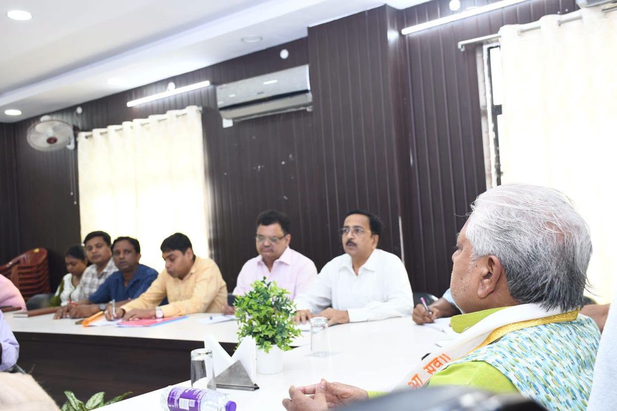 DrPremKrBihar's tweet photo. आज जिला अतिथि गृह में डीडीसी गया, जीविका एवं खेल तथा पर्यटन विभाग के अधिकारियों के साथ समीक्षा बैठक कर विभिन्न विकासात्मक एवं जनकल्याणकारी योजनाओं की प्रगति की समीक्षा की।
#DrPremKumar #ReviewMeeting #WelfareSchemes #PublicWelfare https://t.co/UqeiZGb4zr