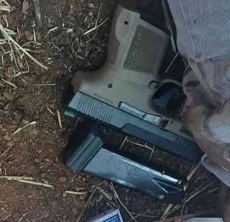 pule_jones's tweet photo. UPDATE:

Three suspects were fatally wounded following a shootout with the police.

It is reported that earlier, a man was robbed of an undisclosed amount of money while entering his residential place. A lookout for the suspects' vehicle was activated.

Breakthrough by Members of the Tactical Response Team who spotted the vehicle and attempted to stop it. 

The occupants reportedly opened fire at the police, who retaliated and called for backup.

The Gauteng Traffic Airwing, CAP Security and Tracker Connect security teams responded to assist the police. 
The recovered firearms will be subjected to ballistic testing for further investigations.

@eNCA