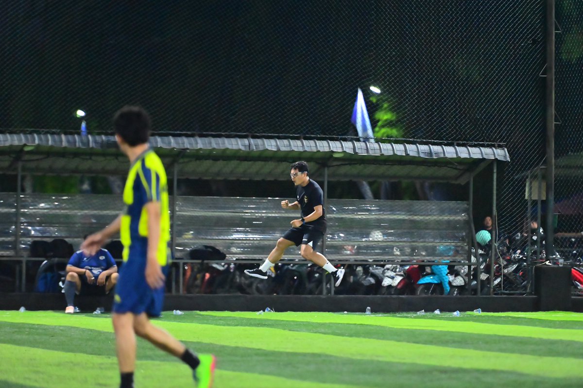 MonangAnugrah's tweet photo. T G I F ๐ฅ๐
main bola tadi malam ๐๐ช๐ป
#minisoccer #millsfootball #menjelang40 #funfootball https://t.co/x53uHl5cOY