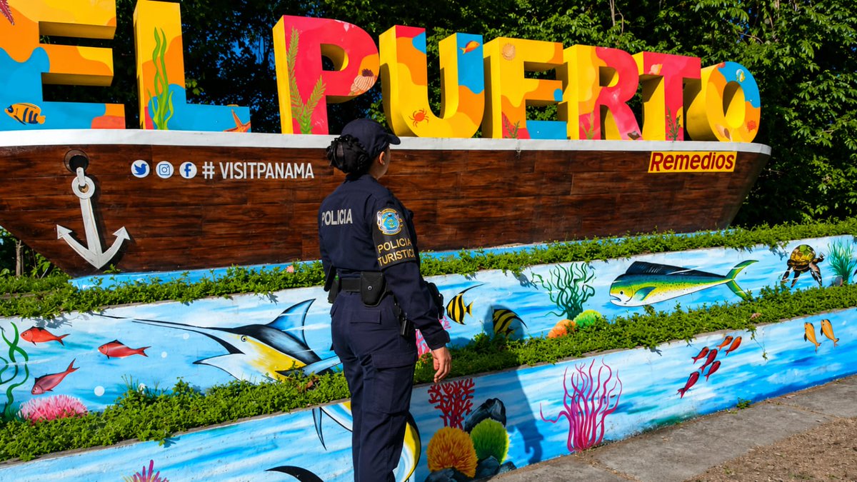 policiadepanama's tweet photo. #ZPComarcal | Mantenemos un acercamiento permanente con la ciudadanía en sectores turísticos de San Félix, mediante acciones preventivas y de orientación, fortaleciendo la seguridad y la sana convivencia de nacionales y extranjeros. #DiosYPatria https://t.co/2SPsYPskm6