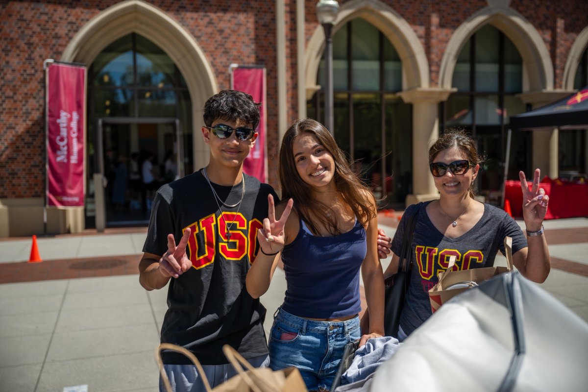 USC's tweet photo. Boxes today, memories forever. As move-in week wraps up here at USC, our newest Trojans are ready to make the most of the academic year ahead. https://t.co/uSjOVXOAIP