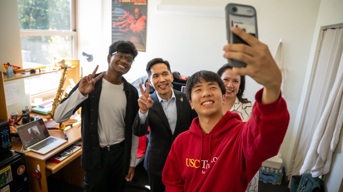 USC's tweet photo. Boxes today, memories forever. As move-in week wraps up here at USC, our newest Trojans are ready to make the most of the academic year ahead. https://t.co/uSjOVXOAIP