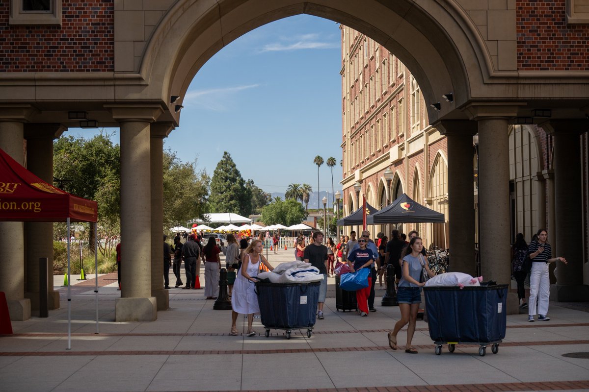 USC's tweet photo. Boxes today, memories forever. As move-in week wraps up here at USC, our newest Trojans are ready to make the most of the academic year ahead. https://t.co/uSjOVXOAIP