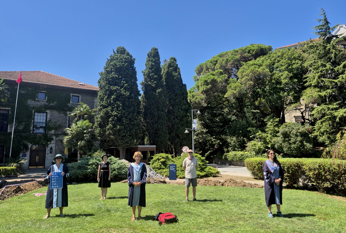 yunusunbabasi's tweet photo. 20 Ağustos 2026 Boğaziçi Üniversitesi Akademisyenleri Nöbeti no. 1377. Direnişin 6. yılı/2055. günü @UniBogazici #KabulEtmiyoruzVazgeçmiyoruz
August 20, 2026 Bogazici University Faculty Vigil #1377/6th year/2055th day of the resistance @unibogazici_en #WeDoNotAcceptWeDoNotGiveUp https://t.co/LiMNmmBTqn