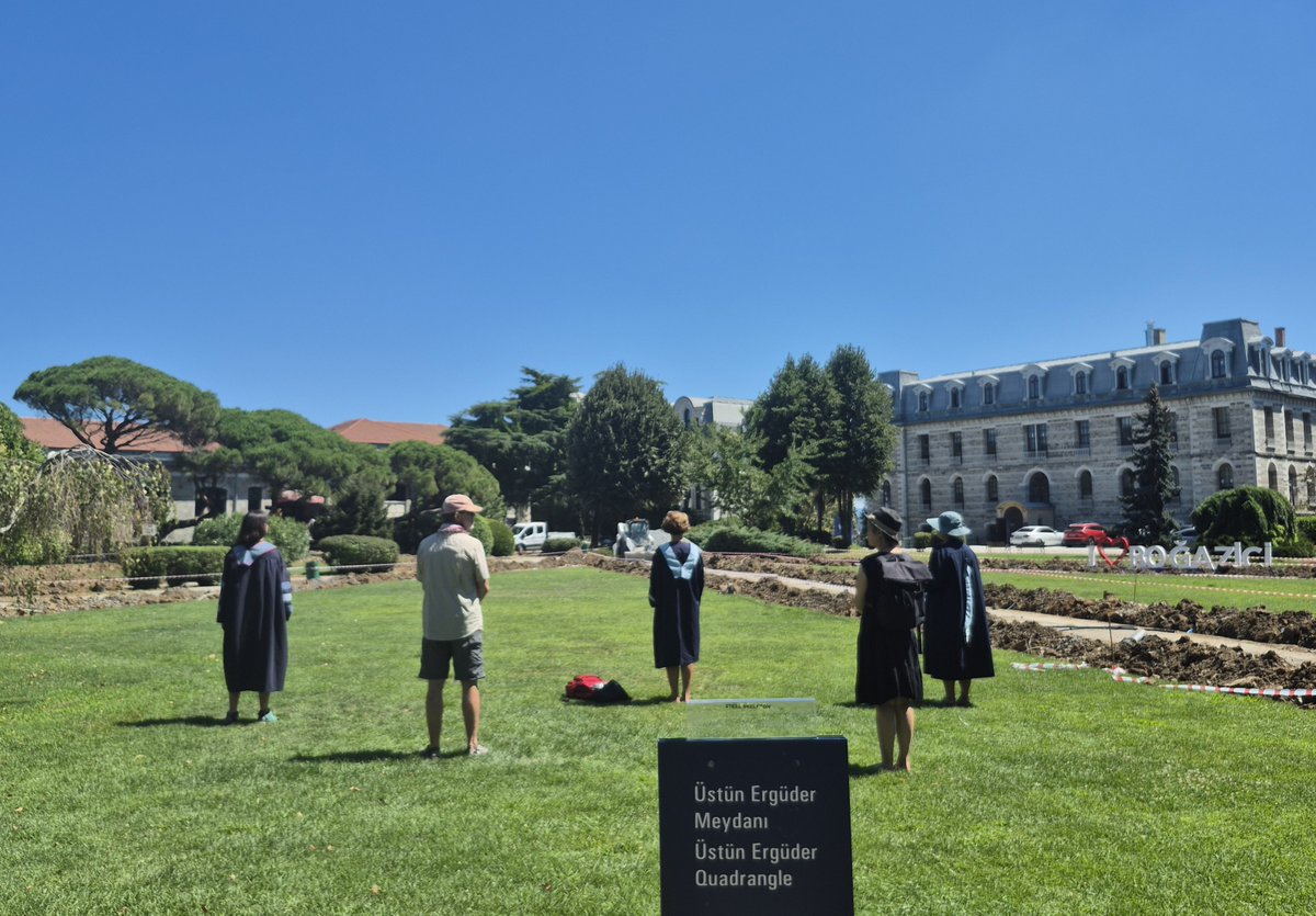 yunusunbabasi's tweet photo. 20 Ağustos 2026 Boğaziçi Üniversitesi Akademisyenleri Nöbeti no. 1377. Direnişin 6. yılı/2055. günü @UniBogazici #KabulEtmiyoruzVazgeçmiyoruz
August 20, 2026 Bogazici University Faculty Vigil #1377/6th year/2055th day of the resistance @unibogazici_en #WeDoNotAcceptWeDoNotGiveUp https://t.co/LiMNmmBTqn
