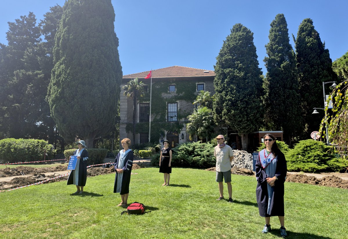 yunusunbabasi's tweet photo. 20 Ağustos 2026 Boğaziçi Üniversitesi Akademisyenleri Nöbeti no. 1377. Direnişin 6. yılı/2055. günü @UniBogazici #KabulEtmiyoruzVazgeçmiyoruz
August 20, 2026 Bogazici University Faculty Vigil #1377/6th year/2055th day of the resistance @unibogazici_en #WeDoNotAcceptWeDoNotGiveUp https://t.co/LiMNmmBTqn