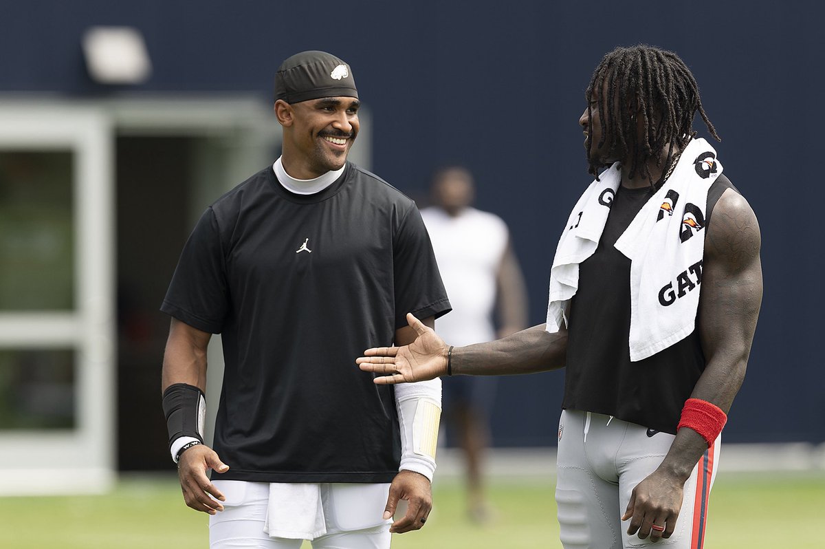 ReinerOlivia's tweet photo. Jalen Hurts and A.J. Brown after practice, photographed by the 🐐 Yong Kim. https://t.co/hJXurutJTh