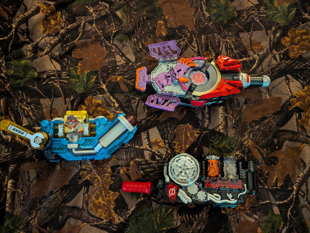 ManekoRider's tweet photo. I got a new driver today so I just wanted to show off the ones I own currently. I also really want the Evol driver and Transteam gun for my Kamen Rider Build collection https://t.co/NVZBCxDxAV