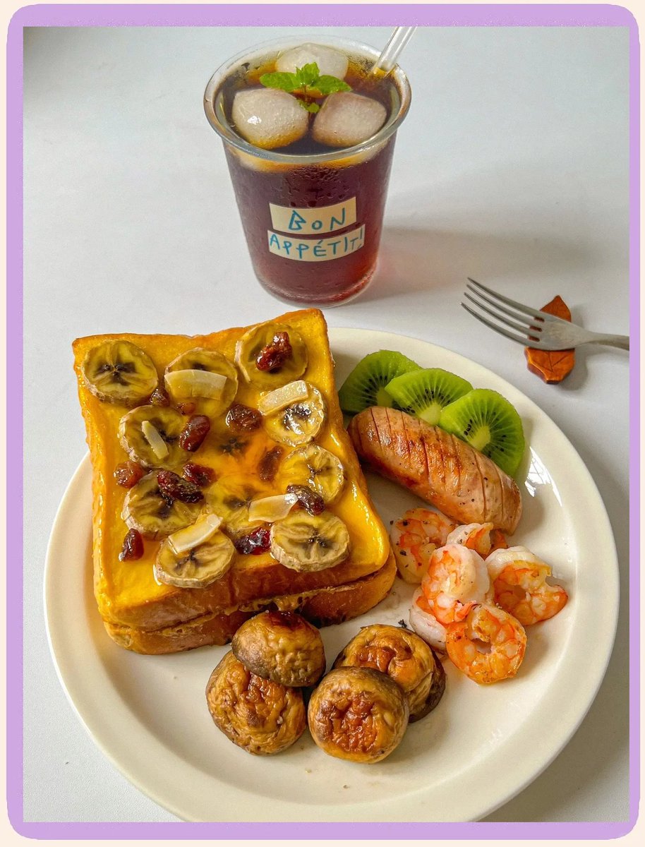audrey_toscano's tweet photo. Just found the best late-night snack ever: warm buttered toast topped with creamy peanut butter and a sprinkle of sea salt. Tasted like a little cozy heaven!， https://t.co/d7vZJbBEEG