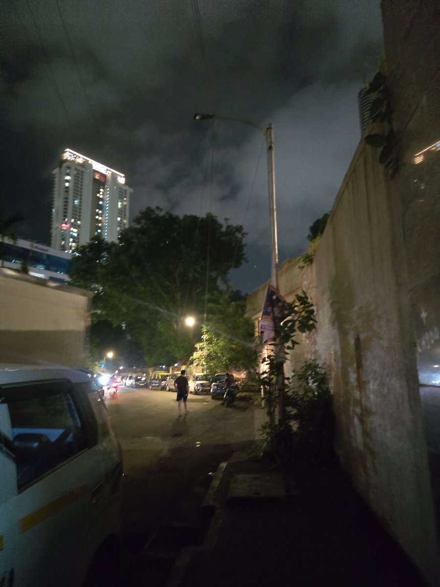 Pxwxnn's tweet photo. @mybmc @mybmcWardGS
Street light near Peninsula Corporate Park, Shankar Rao Naram Path, Lower Parel - 400013 has not been working for the past few days. Kindly look into the issue and resolve it at the earliest for public safety. https://t.co/KytJbluDHQ