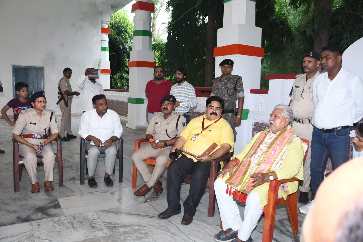 DrPremKrBihar's tweet photo. आज गांधी मैदान स्थित मंडप में नगर आयुक्त, सिटी एसपी, एसडीओ सदर सहित विभिन्न विभागों के अधिकारियों के साथ समीक्षा बैठक की।
बैठक में शहर से जुड़े विभिन्न महत्वपूर्ण विषयों एवं विकास कार्यों की प्रगति की समीक्षा करते हुए आवश्यक दिशा-निर्देश दिए।
#DrPremKumar #Gaya #समीक्षाबैठक https://t.co/YVRAYamIh8