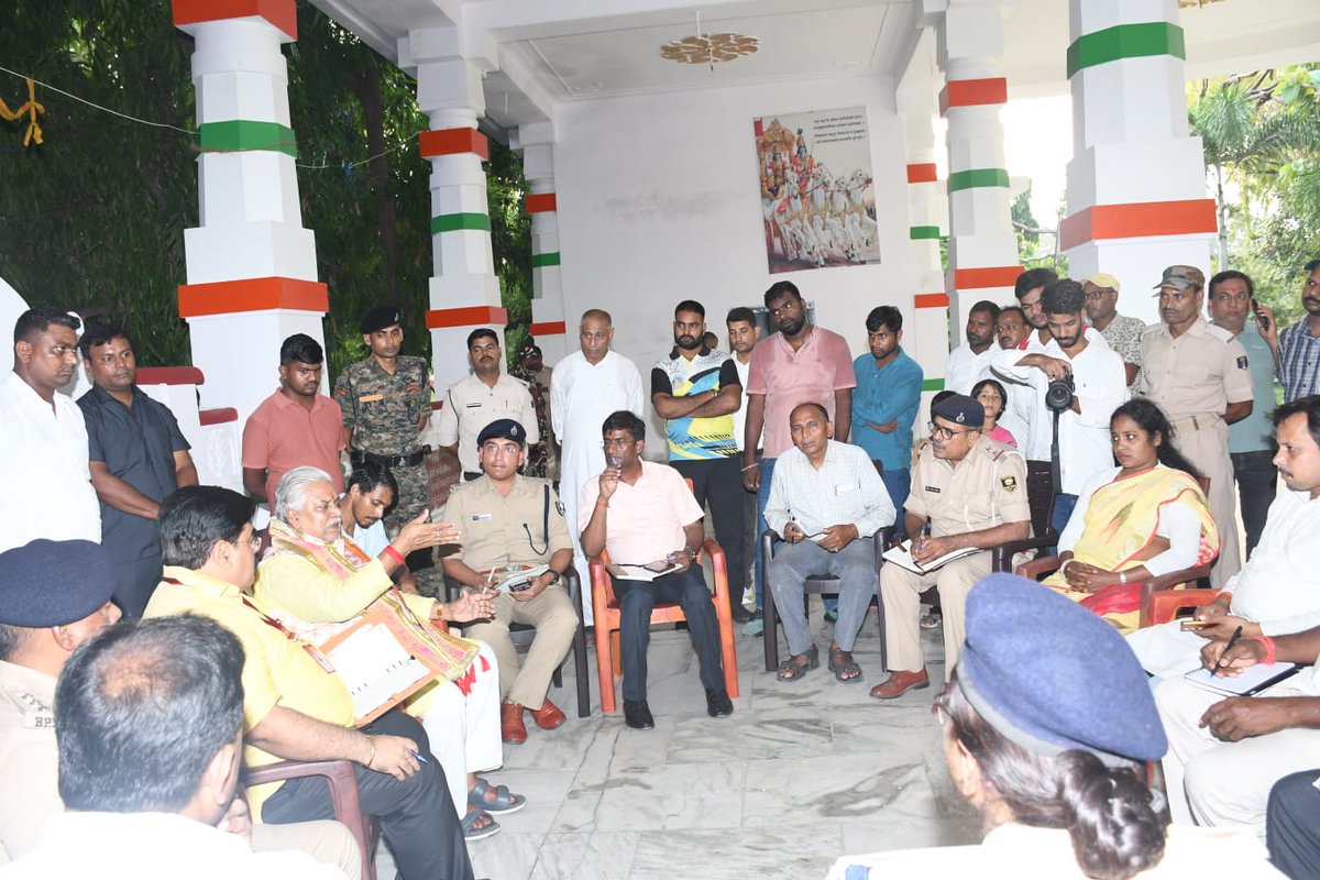 DrPremKrBihar's tweet photo. आज गांधी मैदान स्थित मंडप में नगर आयुक्त, सिटी एसपी, एसडीओ सदर सहित विभिन्न विभागों के अधिकारियों के साथ समीक्षा बैठक की।
बैठक में शहर से जुड़े विभिन्न महत्वपूर्ण विषयों एवं विकास कार्यों की प्रगति की समीक्षा करते हुए आवश्यक दिशा-निर्देश दिए।
#DrPremKumar #Gaya #समीक्षाबैठक https://t.co/YVRAYamIh8