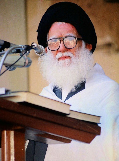 AkramFatmkrm's tweet photo. من هوان الدنيا وسخرية القدر أن يخرج علينا أولاد البعث والمصفقون للهدام متخفين خلف أقنعة مواقع التواصل الاجتماعي محاولين النيل من مرجع الشجعان وولي أمر المسلمين وشهيد منبر الجمعة الشهيد السعيد محمد محمد صادق الصدر قدس الله نفسه الزكية
وفي الوقت الذي يوجهون فيه سهامهم نحو رموز الشرف والجهاد يغضون الطرف عن سراق المال العام والمتسترين خلف أقنعة الدين والمصالح
إن سكوتنا المهذب ليس ضعفًا ولا عجزًا بل هو انعكاس لتربيتنا الصدرية وأخلاقنا التي تعلمناها من مدرسة الشهداء
لكن عليهم أن يدركوا أن الحليم إذا سكت فليس معنى ذلك أنه لا يرى أو لا يعرف فلكل صبر حدود ولكل موقف وقته
وسيظل اسم الشهيد السعيد محمد محمد صادق الصدر شامخًا في وجدان العراقيين مهما حاول أصحاب الأقنعة تشويه الحقيقة أو النيل من تاريخه ومكانته
وفي الختام
نسألكم قراءة سورة الفاتحه والدعاء لروحه الطاهره

أكرم العراقي