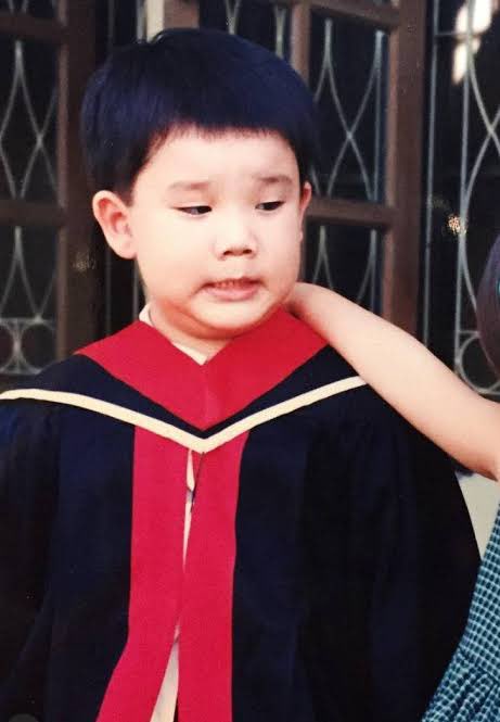 whitechoc_p's tweet photo. #JimmyLevel32ndUnlocked 
( @jimmyyjp_ )
happy birthday  ป๊าด..😂 หลานป้า..โตเป็นหนุ่มแล้ว🥰 เมื่อก่อน..ยังเห็นตัวเล็กๆ😂..32ปีแล้วหรอหลานป้า🌸....ดีใจด้วยจ้า😁😳 🫰🏻🎊🫰🏻...ป้าดจุ๊จุ๊..หล่อคักลูก🥰🥰เดี๋ยวป้าสิโอนเงินค่าขนมไปให้เด้อ🌹🌹...ฮักเด้อบักหล่า🌹🌹🌹🎉🎉 …สุขภาพแข็งแรงนะลูก…🪷🪷
