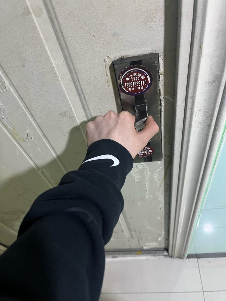 NatalieDC3's tweet photo. Just escaped the hardest room at the new escape house—clues, locks, and that last 60-second sprint had my heart racing! Who’s joining for round 2， https://t.co/bz2fZoymA4