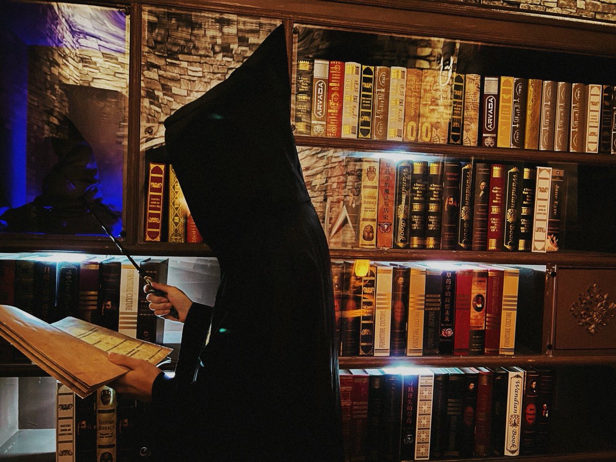 FalluFaust's tweet photo. Just cracked the locked vintage study escape room! Found the hidden note behind the bookshelf and escaped in 28 mins — 10/10, brain burn so worth it. #EscapeRoomFun ， https://t.co/5FMrgz2uCv