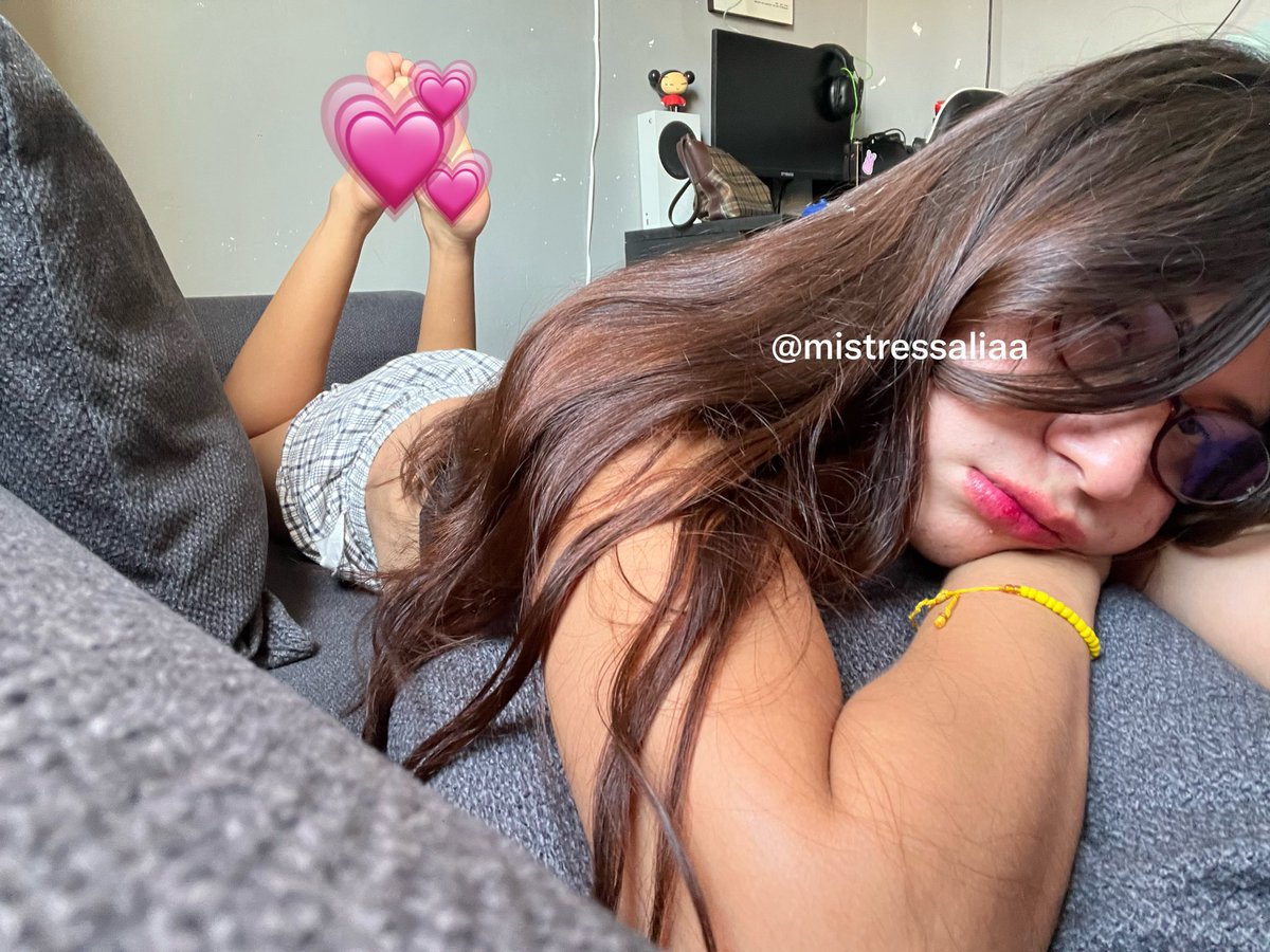 MistressAliaa's tweet photo. estoy aburrida dame las contraseñas de todas tus cuentas https://t.co/eWfc3bK2Fh