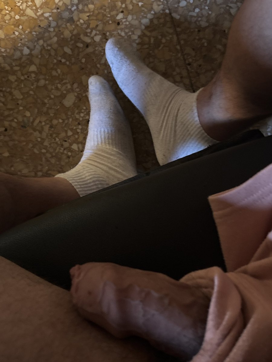 alfaxtroie's tweet photo. Alla fine alla fine quel frocio di
@voldy66 e’ riuscito a farmi 
uscire il cazzo fuori dal pantalone.
Bravo frocio sottomesso. 
#gay #findom #gayfindom #findomgay #gaysub #cashmaster #paypig #moneyslave https://t.co/U3rFGjLk7n