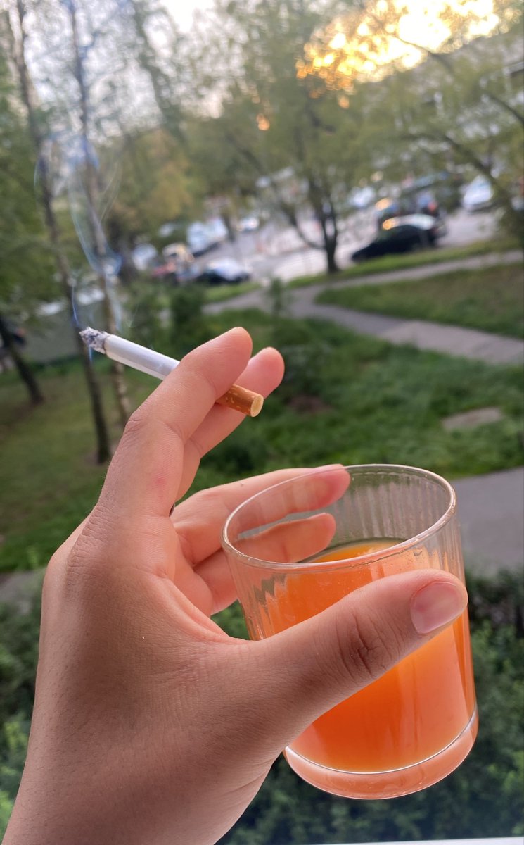 VelvetHeelQueen's tweet photo. Sigara ve multi-vitamin… geçmeyen gribime çare arıyorum :) https://t.co/VA50O3Fo9i