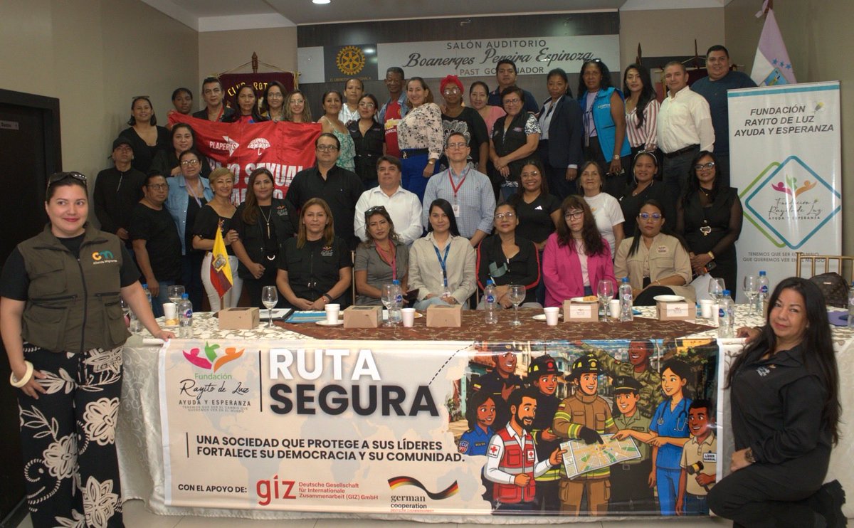 Amigranteecu's tweet photo. El Oro avanza en la construcción de rutas de protección para su liderazgo social.
Fundación Rayito de Luz con la asistencia técnica de GIZ desarrolló el Debate Provincial "Ruta Segura" que reunió a líderes de Arenillas, Huaquillas, Santa Rosa y… https://t.co/vN5pPgzsax