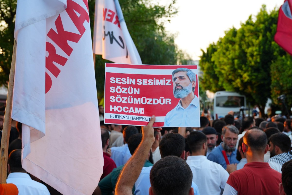 KytlSevenleri01's tweet photo. Adana Emniyeti önünde Adalet nöbeti devam ediyor...

Alparslan Hocamız ve kardeşlerimizi asla yalnız bırakmayacağız.

Furkan Susmaz
AlparslanHoca SerbestBırakılsın
SemraKuytul Gözaltında https://t.co/YWQgzu7QTl
