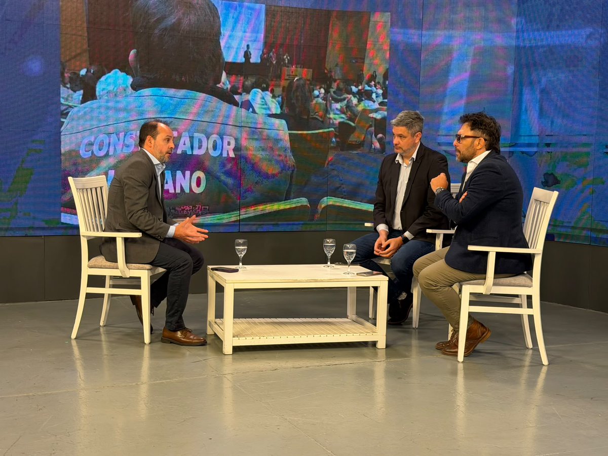 canalccordoba's tweet photo. Lectura rápida

🏛️ RODRIGO FERNÁNDEZ EN CANAL C: "EL NUEVO CRÉDITO LE AHORRARÁ 35 MILLONES DE DÓLARES A LA MUNICIPALIDAD" 

📺 En diálogo con @DracuGomez y @DiegoMarconetti en Lo Que Esta Pasando, por Canal C, el secretario de Gobierno @Dean_Rodrigo analizó las cuentas del Palacio 6 de Julio:

💬 "El nuevo crédito nos ahorraría unos 35 millones de dólares y permite ordenar el horizonte financiero". 

💬 "Llegamos a cancelar casi 120 millones de dólares de la deuda contraída en 2016". 

💬 "Pese a la recesión, sostenemos más de 80 frentes activos de bacheo y obras de iluminación y saneamiento".

🔗 Leé la entrevista completa: https://t.co/8r6b090S5i